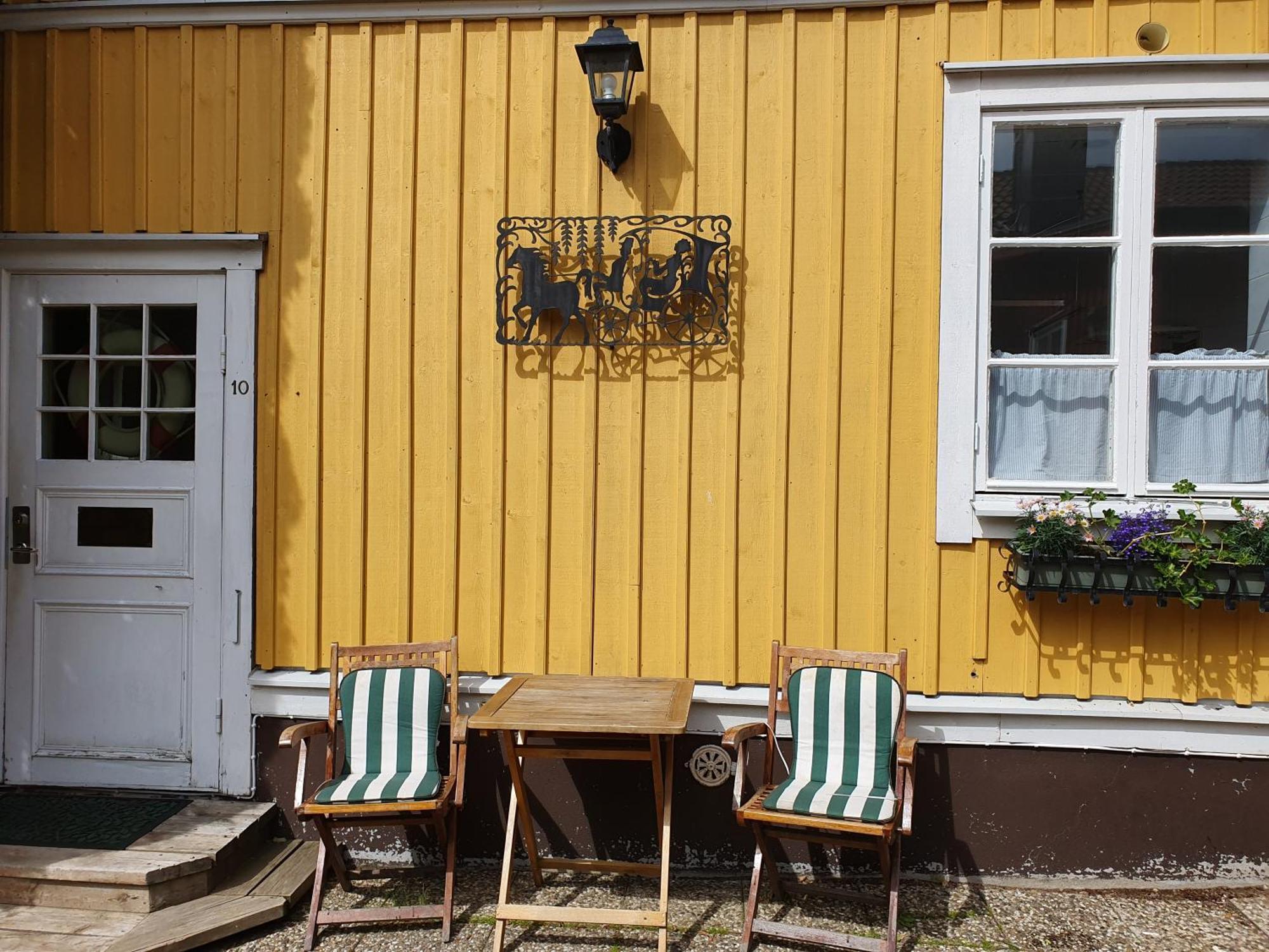 Gardshotell Klockargarden Oeregrund Exterior foto